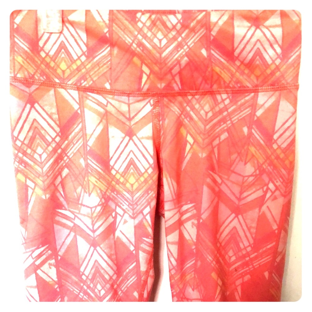 Alo geometric summer yoga capris, coral